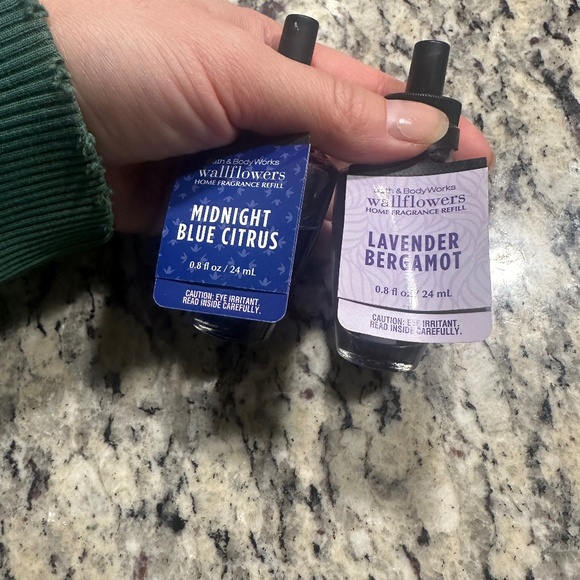 Bath & Body Works Disney Ariel Mermaid Wallflower Plug comes with 2 fragrances - Picture 3 of 3